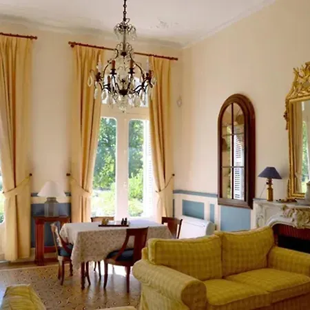 Holiday home Manoir A Avec Piscine Privee Bessan