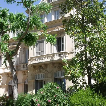 Casa de Férias Manoir A Avec Piscine Privee Bessan